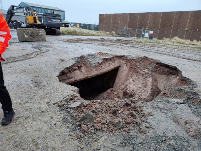 Hole at the new quay 109